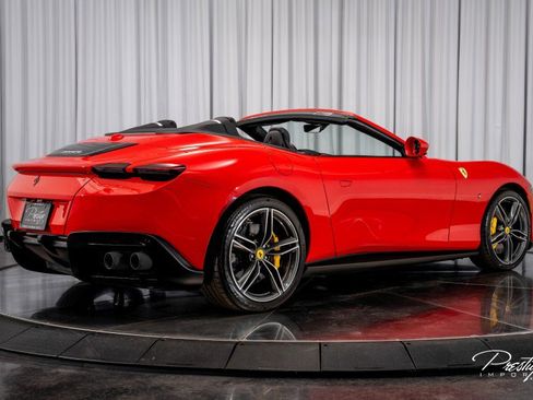 Used 2024 Ferrari Roma Spider image 21