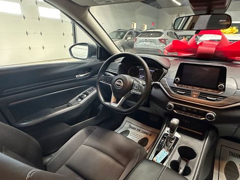 Used 2025 Nissan Altima 2.5 SV image 19