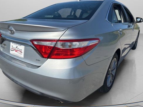 Used 2016 Toyota Camry SE w/ Moonroof Package FWD image 11