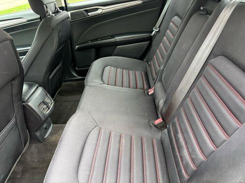 Used 2017 Ford Fusion SE w/ Fusion SE Technology Package image 17