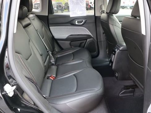 Used 2022 Jeep Compass Latitude AWD/4WD image 36
