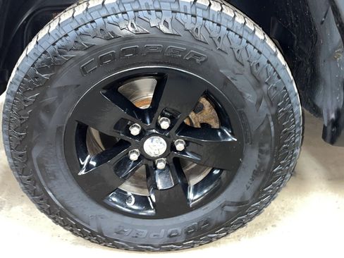 Used 2017 RAM 1500 Express AWD/4WD image 15