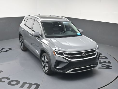 Used 2022 Volkswagen Taos SEL w/ Panoramic Sunroof Package AWD/4WD image 22