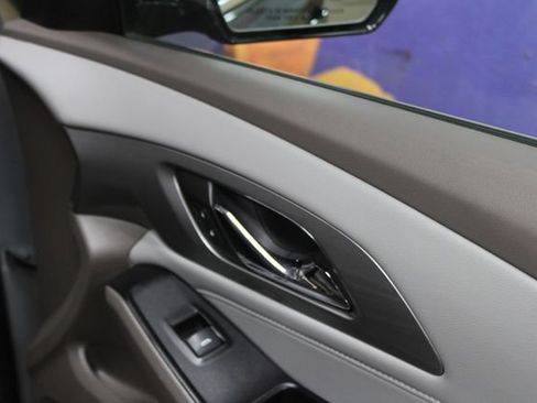 Used 2019 Chevrolet Traverse LT w/ LT Premium Package AWD/4WD image 11