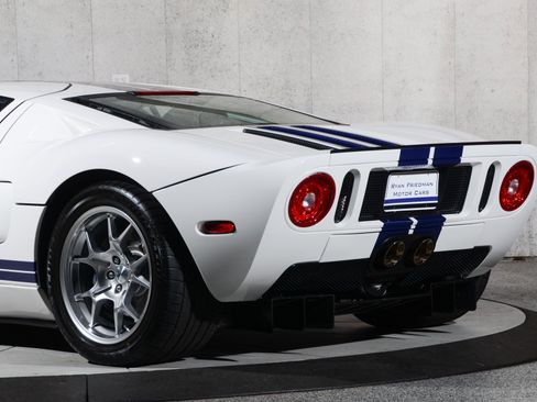 Used 2006 Ford GT RWD image 27