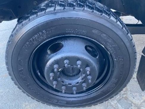 Used 2014 Ford F550 4x4 Regular Cab Super Duty image 28