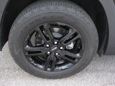 Used 2022 GMC Terrain AT4 AWD/4WD image 9