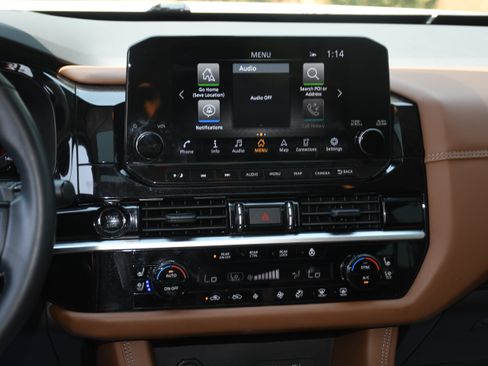 Used 2025 Nissan Pathfinder Platinum AWD/4WD image 19