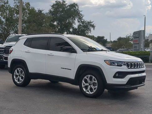 Certified 2025 Jeep Compass Latitude AWD/4WD image 2