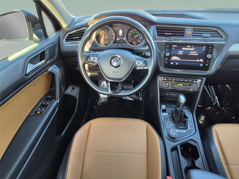 Used 2018 Volkswagen Tiguan SEL AWD/4WD image 14