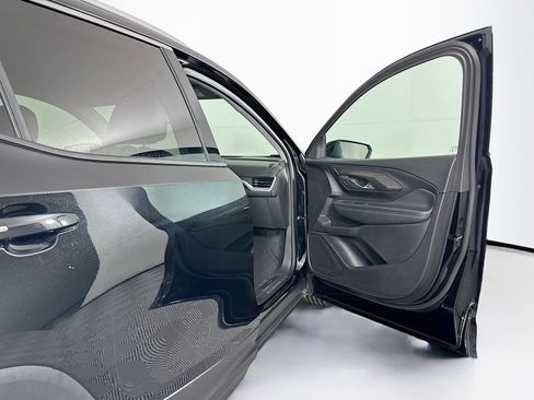 Used 2024 GMC Terrain SLT image 32