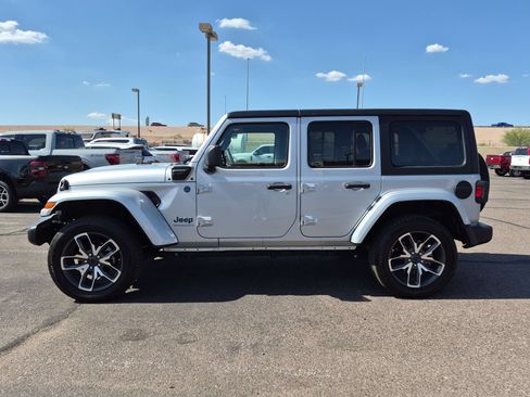 Used 2024 Jeep Wrangler Unlimited AWD/4WD image 9