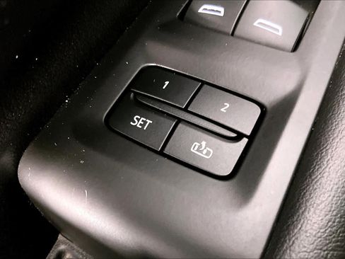 Used 2023 GMC Yukon AT4 AWD/4WD image 34