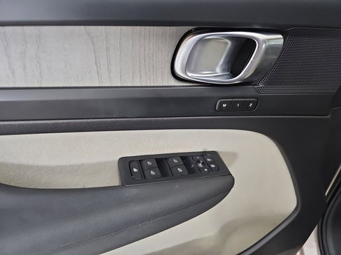 Used 2023 Volvo XC40 B5 Plus image 13