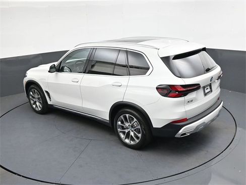 New 2026 BMW X5 xDrive50e image 21