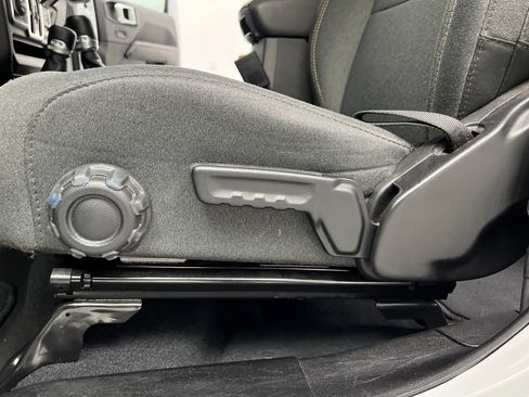 Used 2024 Jeep Wrangler Unlimited Sahara AWD/4WD image 13