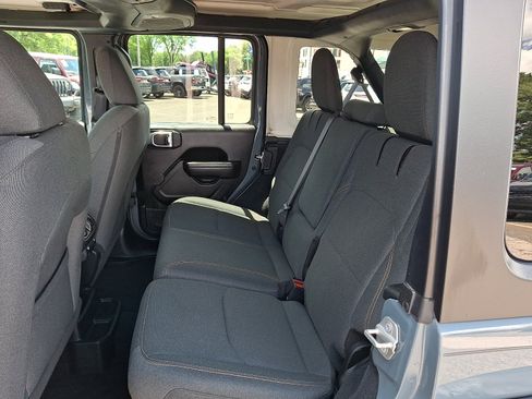 Used 2024 Jeep Wrangler Unlimited w/ Convenience Group AWD/4WD image 10