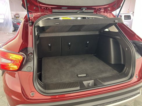 Used 2025 Chevrolet Trax LT w/ LT Convenience Package image 26