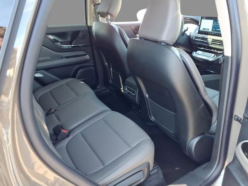 New 2025 Lincoln Corsair AWD w/ Equipment Group 101A image 11