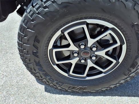 Used 2024 Jeep Gladiator Rubicon w/ Technology Group image 10