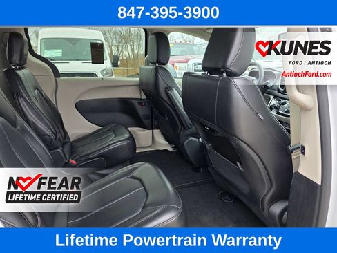 Used 2024 Chrysler Pacifica Touring-L FWD image 27