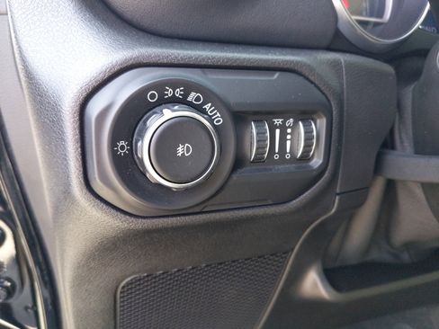 Used 2021 Jeep Wrangler Unlimited Sahara image 12