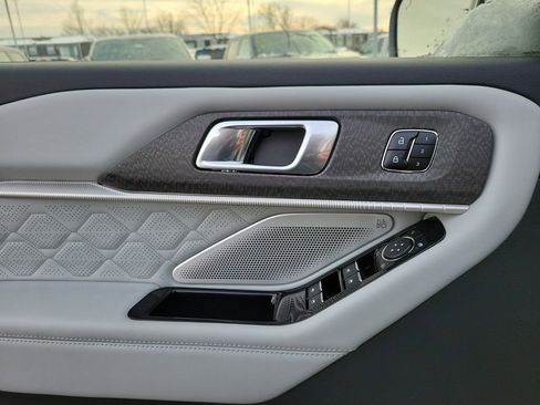 New 2026 Ford Explorer Platinum w/ LUX Leather Package image 18