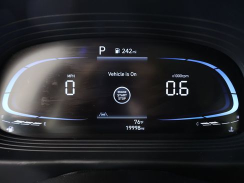 Used 2024 Hyundai Venue SEL FWD image 4
