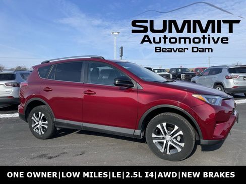 Used 2018 Toyota RAV4 LE image 1