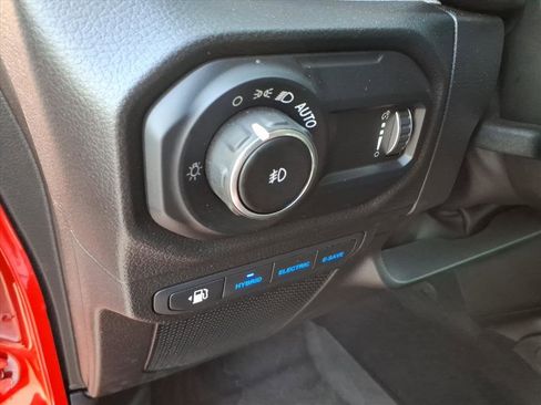 Used 2025 Jeep Wrangler Willys image 27