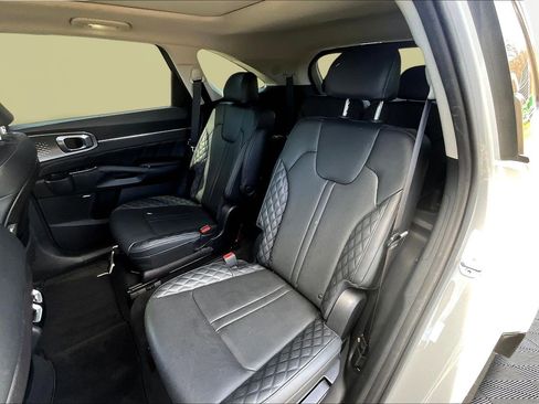 Used 2022 Kia Sorento SX image 23