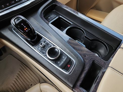 Used 2021 Cadillac Escalade Premium Luxury w/ LPO, Illumination Package AWD/4WD image 21
