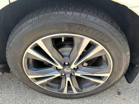 Used 2018 Nissan Pathfinder Platinum AWD/4WD image 34