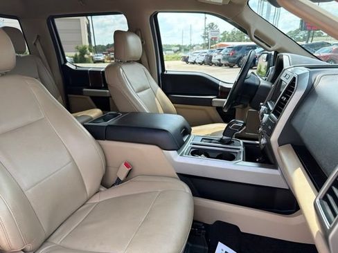 Used 2017 Ford F150 Lariat w/ Equipment Group 502A Luxury AWD/4WD image 18
