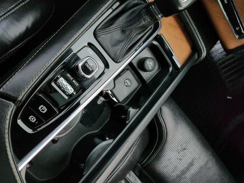 Used 2016 Volvo XC90 T6 Inscription w/ Vision Package image 11