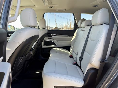 Used 2020 Kia Telluride S w/ S 8 Passenger Seating Package image 11