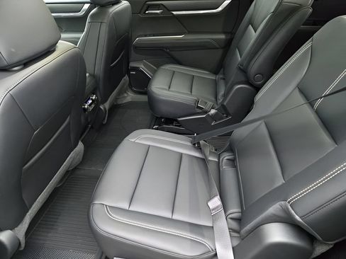 New 2026 GMC Acadia Elevation w/ Elevation Premium Package FWD image 18