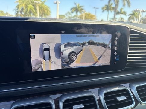 Used 2023 Mercedes-Benz GLS 580 4MATIC image 21