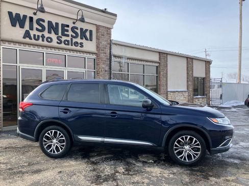 Used 2018 Mitsubishi Outlander ES image 3