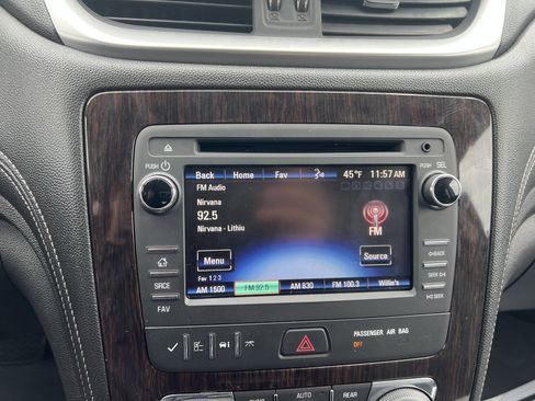 Used 2015 Chevrolet Traverse LT image 22