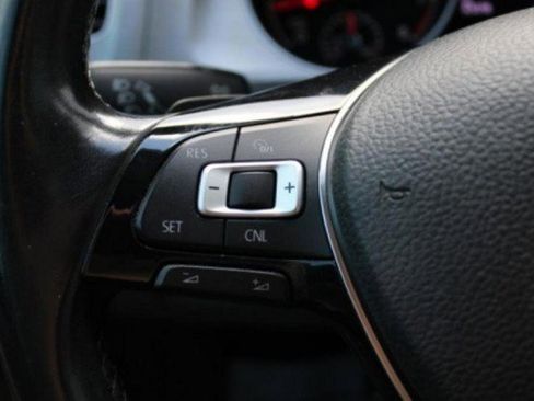 Used 2017 Volkswagen Golf S image 27