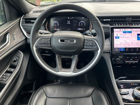 Used 2024 Jeep Grand Cherokee L Limited w/ Luxury Tech Group II image 16