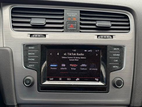 Used 2015 Volkswagen Golf S image 30