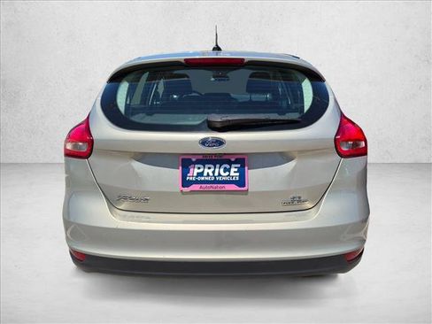 Used 2015 Ford Focus SE FWD image 5