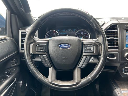 Used 2018 Ford Expedition Limited w/ Equipment Group 301A AWD/4WD image 17