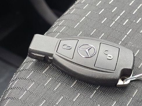 Used 2023 Mercedes-Benz Metris image 32