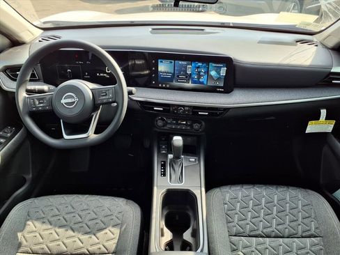 New 2025 Nissan Versa SV w/ Trunk Package image 10