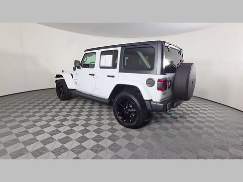 Used 2022 Jeep Wrangler Unlimited Sahara AWD/4WD image 44