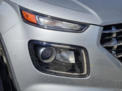 Used 2023 Hyundai Venue SEL FWD image 11