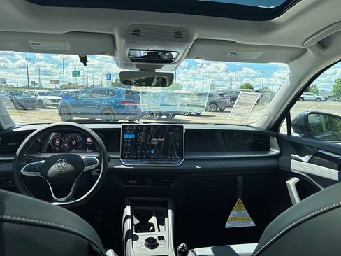 New 2026 Volkswagen Tiguan SE AWD/4WD image 18